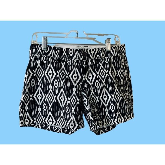 OLD NAVY LADIES BLACK WHITE GEOMETRIC POCKETED SHORT SHORTS EUC 6 - Picture 8 of 10